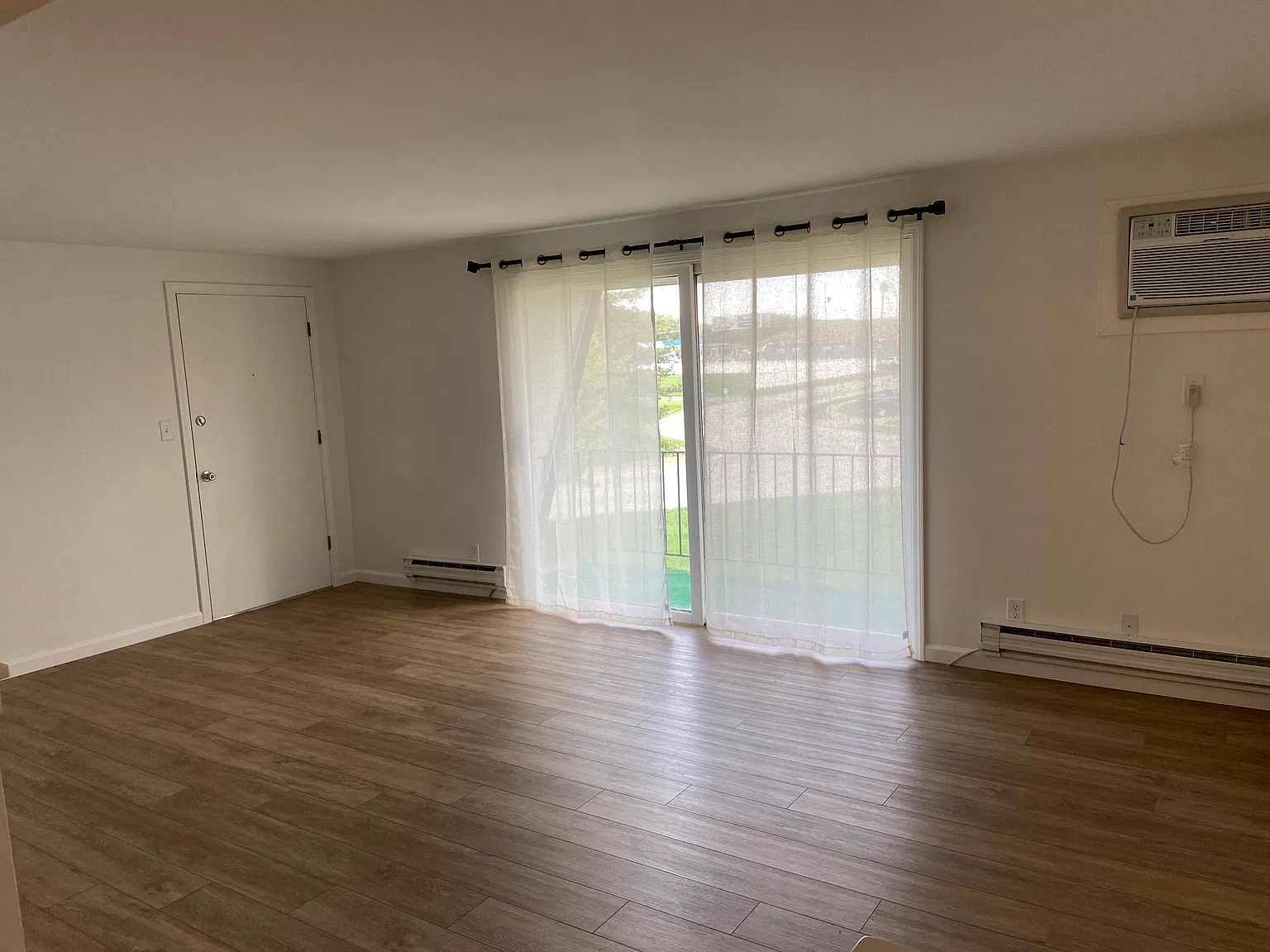 2 bed, $1,400 — Photo 4