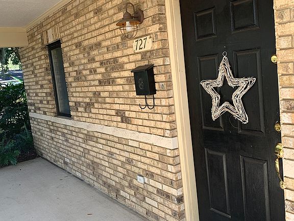 3rd image of 727 Hayden Ln #727