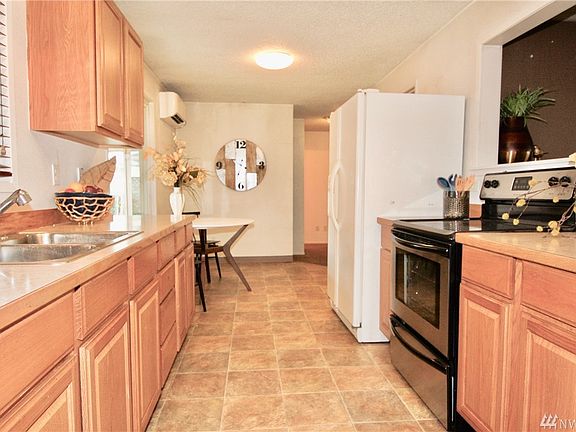 3rd image of 5616 109th St SW