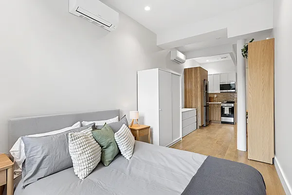 Bedroom, photo 2