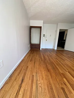 Rented by Oxford Property Group | media 13