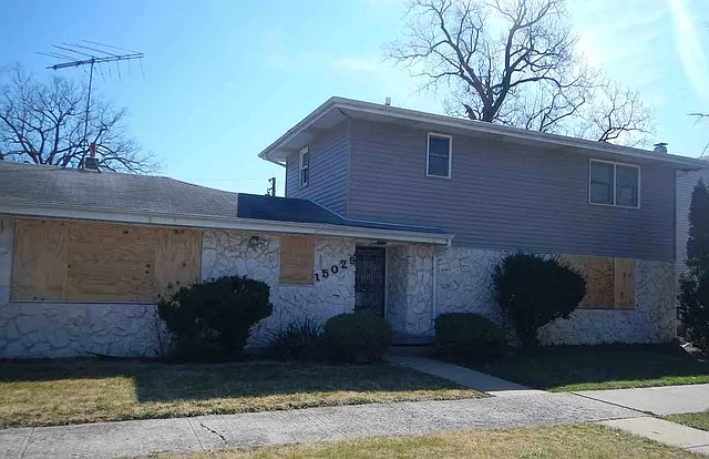 15029 Lincoln Ave photo 1