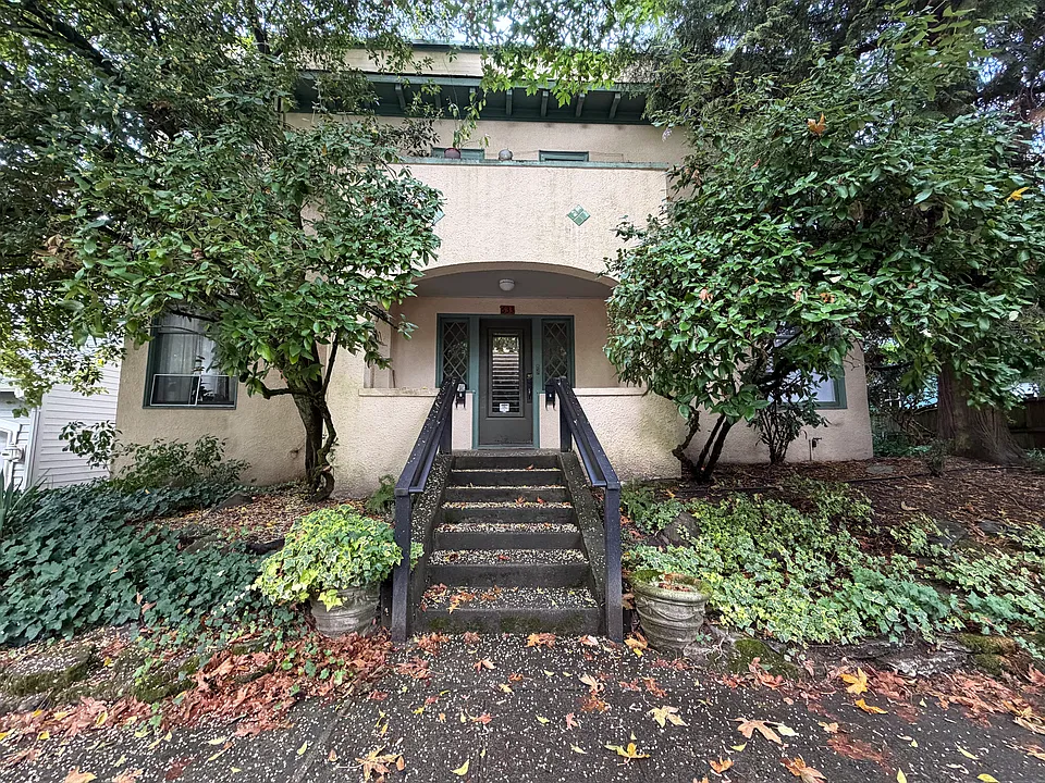 633 33rd Ave E #3