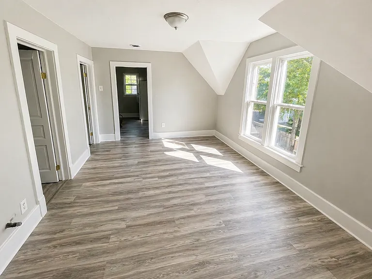 811 & 813 Park St SW — Photo 14