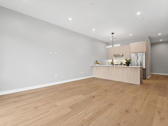 3rd image of 7010 N Glenwood Ave #301