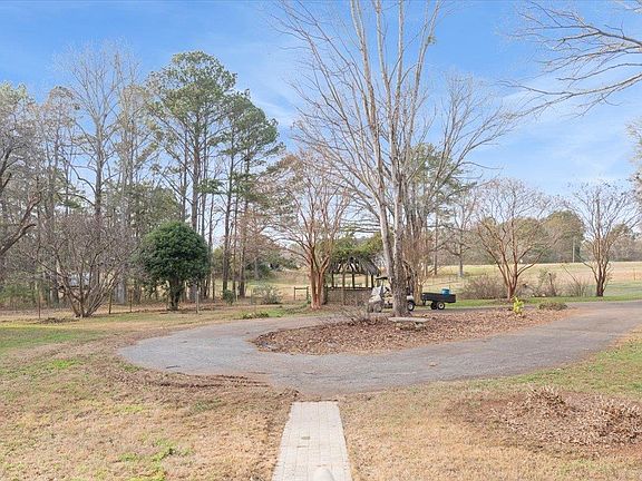 4th image of 229 Meadows Rd