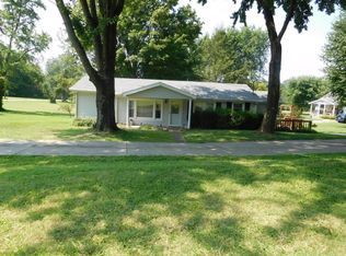 5007 Maple Spring Dr, Louisville, KY 40229