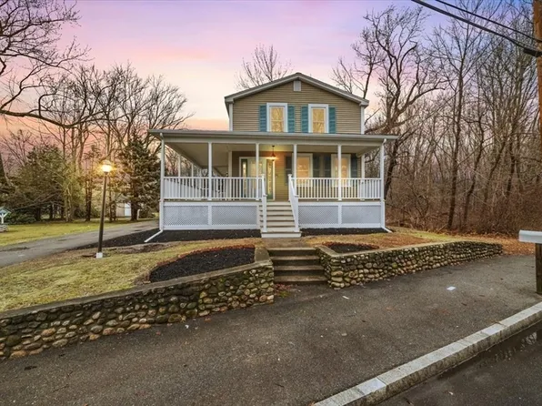 30 S Main St, Raynham, MA 02767