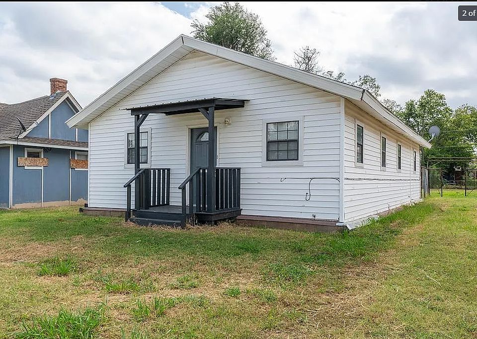 1st image of 820 SW 31st St
