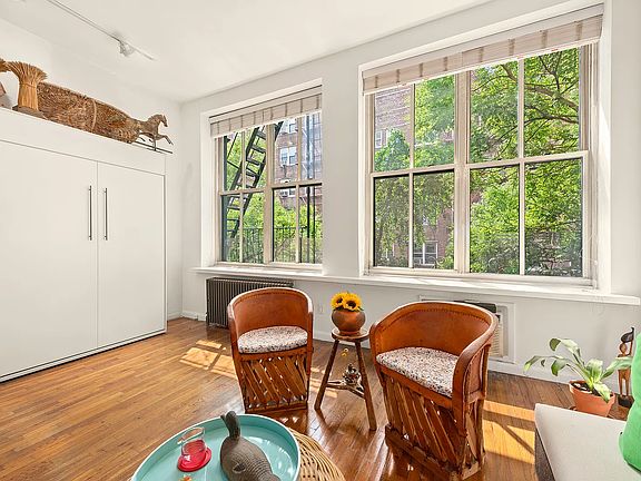 2nd image of 99 Bank St APT 2S