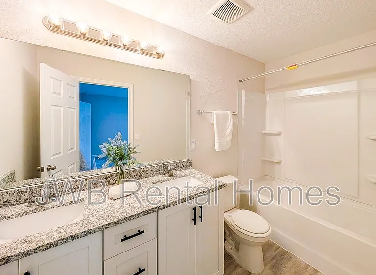 1128 Comanche St — Photo 13