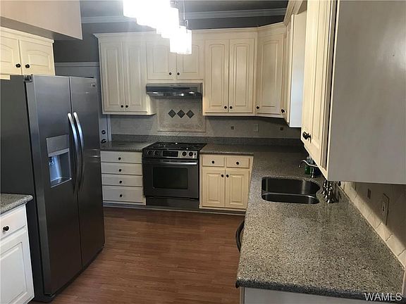 4th image of 8709 Waverly Dr