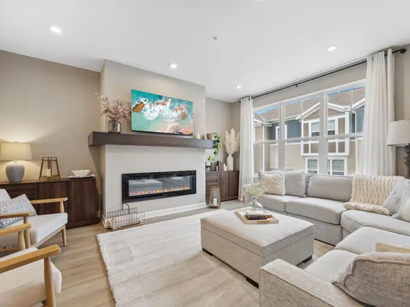 829 Roselyn Dr, Victoria, MN 55386