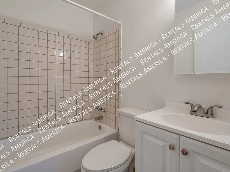 311 W Bealey Ave — Photo 8