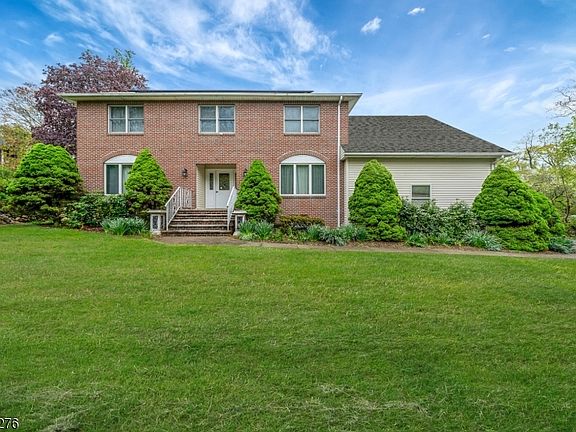 2nd image of 11 Ledgerock Ct