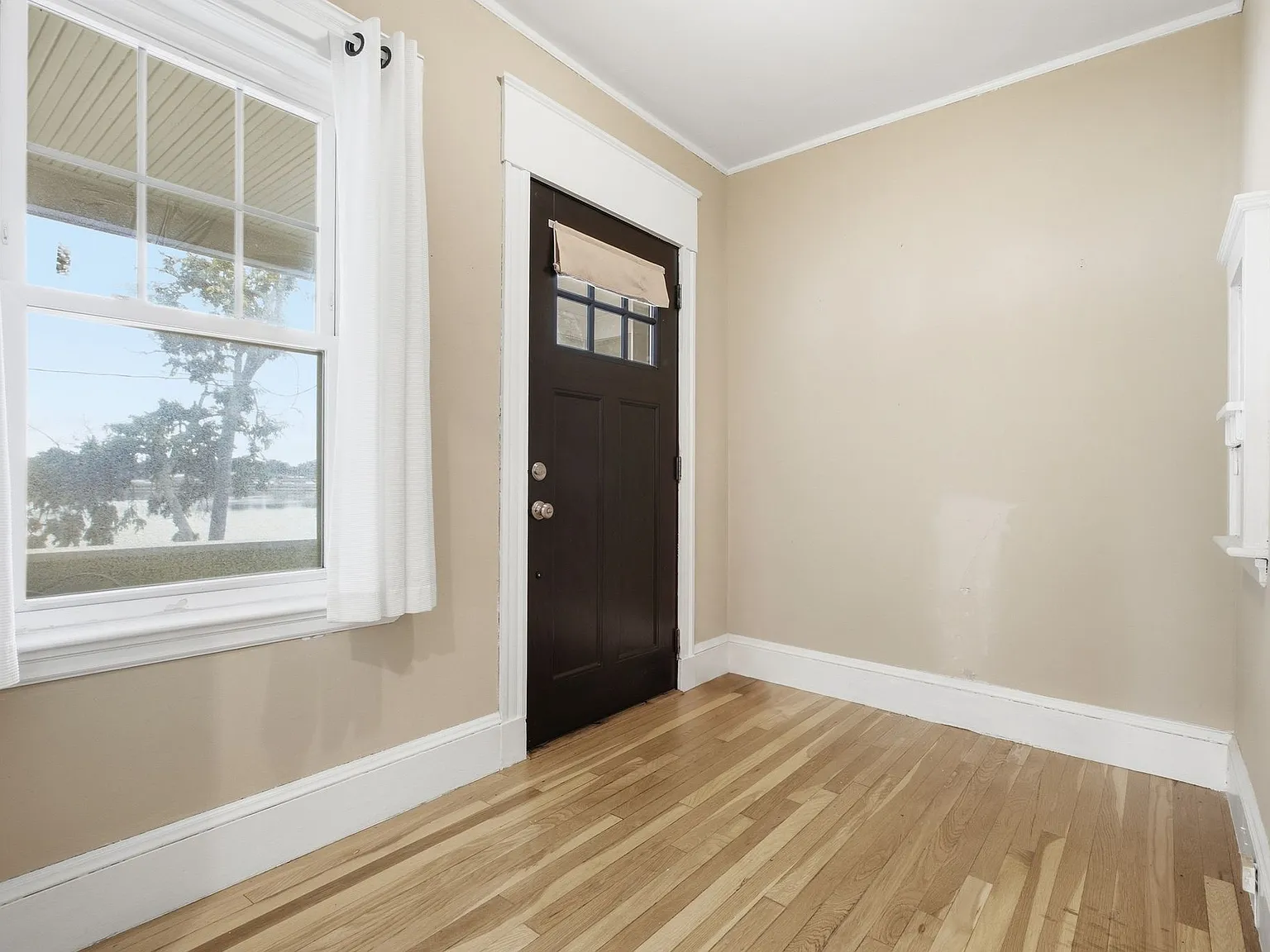 2 bed, 1100 sqft, $3,300 — Photo 2