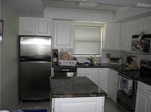 3rd image of 52 Yacht Club Dr APT 208