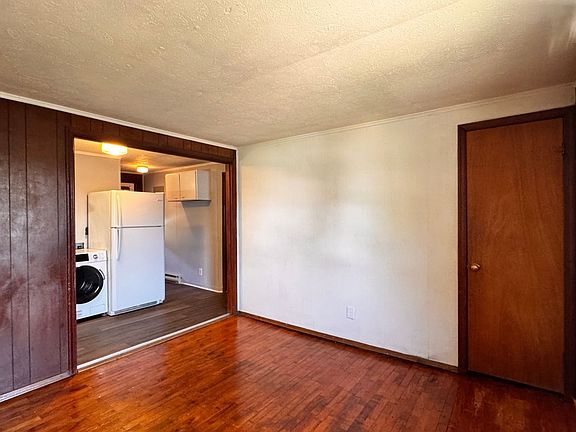 5th image of 1504 6th St SE #B