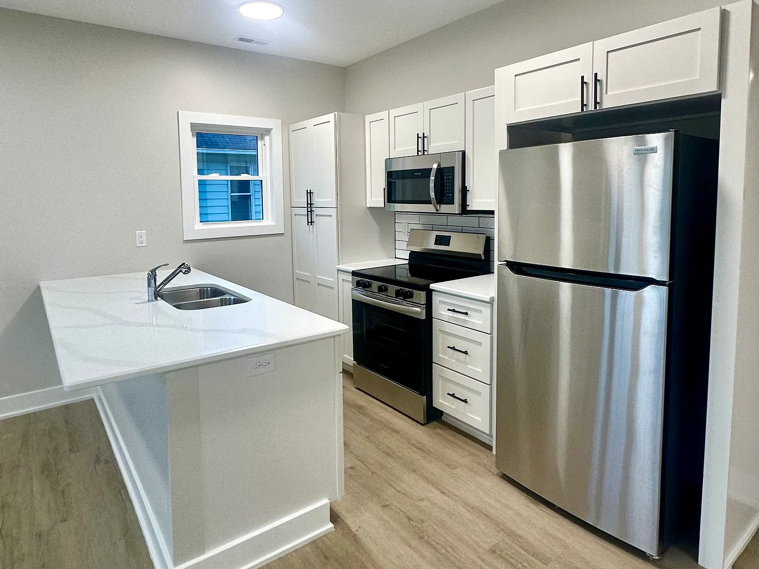 3 bed, 1150 sqft, $1,795 — Photo 2