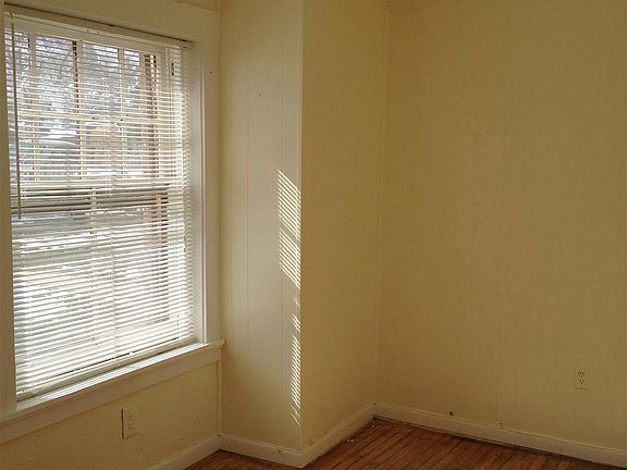 3rd image of 852 Garfield Ave