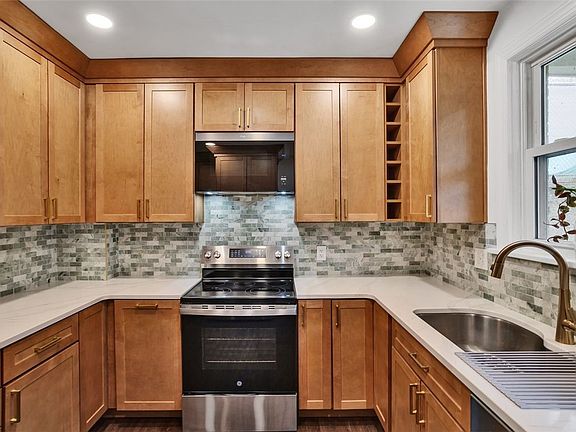 3rd image of 180 Richbarn Rd