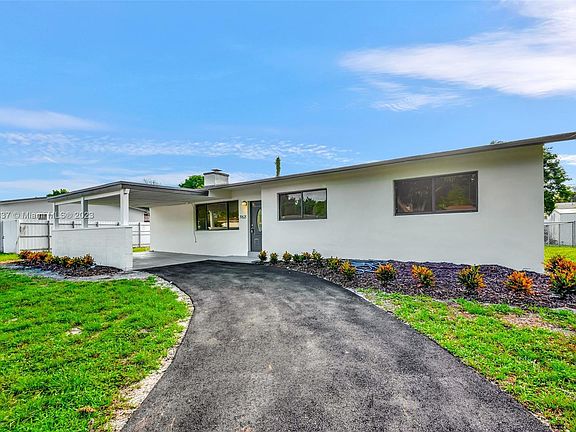 2nd image of 19621 NE Miami Ct