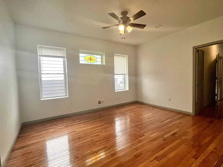 332 Virginia Ave — Photo 3