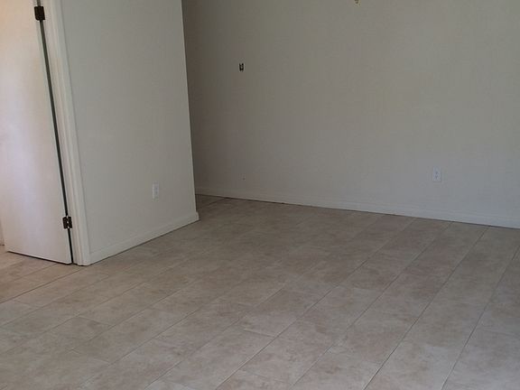 living/dining combo room