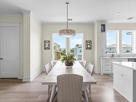 5th image of 4054 Miramar Court