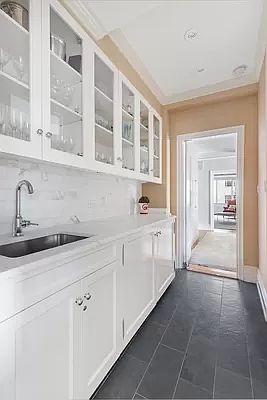 4th image of 325 E 57th St APT 11A