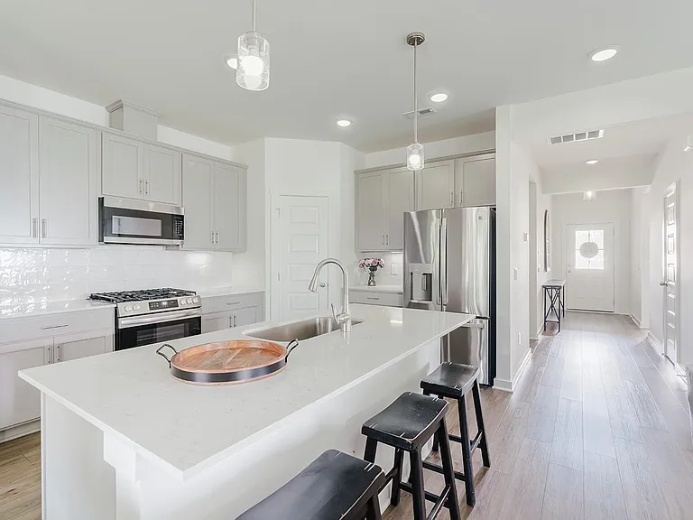 9016 Gant Dr — Photo 8