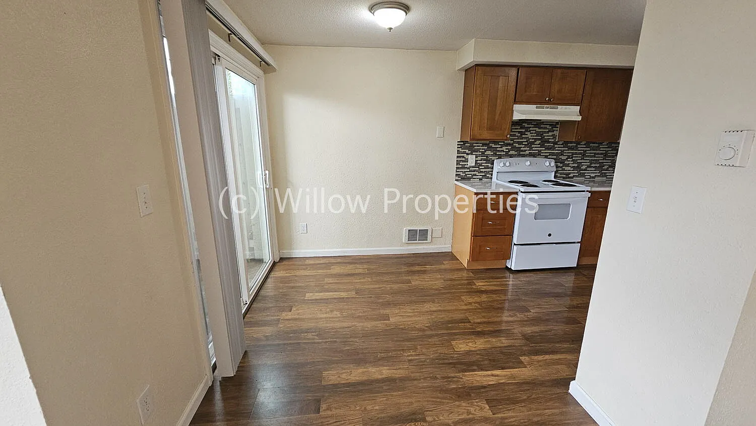2 bed, 1.0 bath, 796 sqft, $1,300 — Photo 4