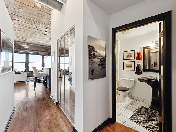 Unit Entryway