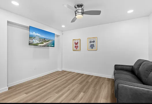 115 E Dolphin St — Photo 19