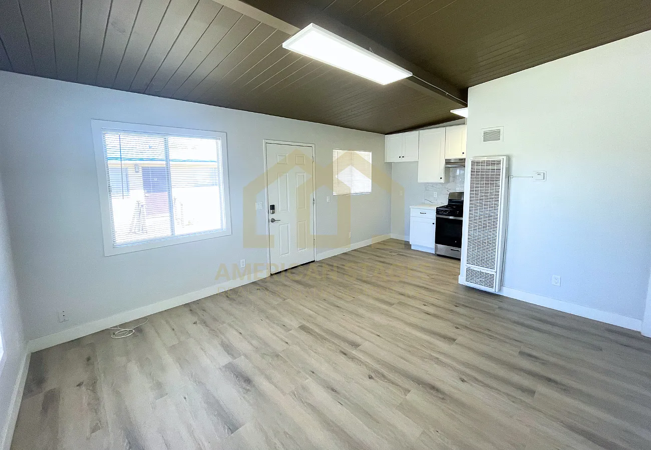 324 North L Street - B — Photo 3