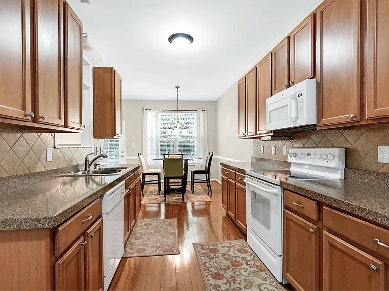 412 Cline Falls Dr — Photo 11