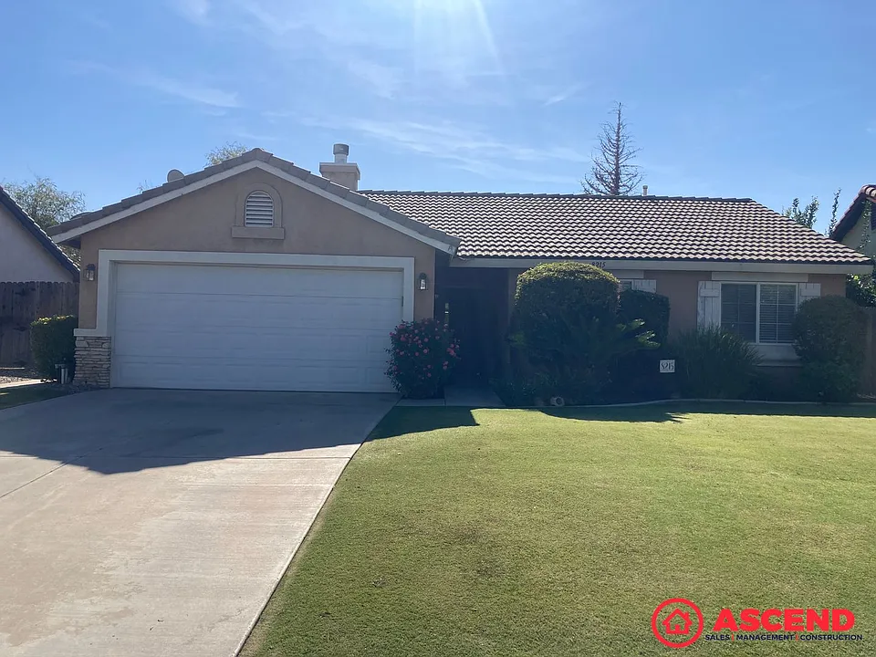 8215 Mossrock Dr