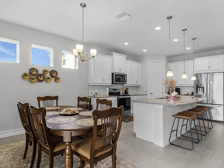 425 Coral Reef Pl — Photo 6