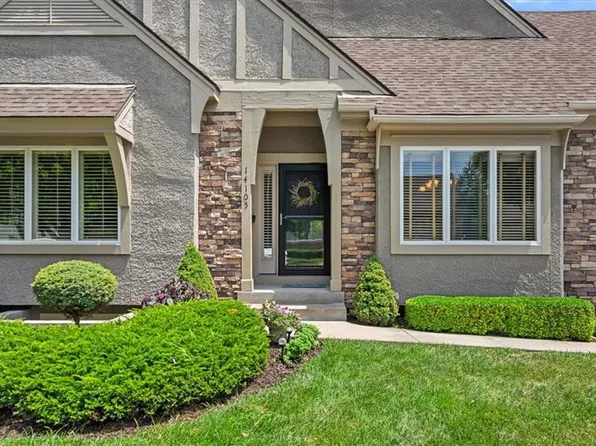 14105 S Summit St, Olathe, KS 66062