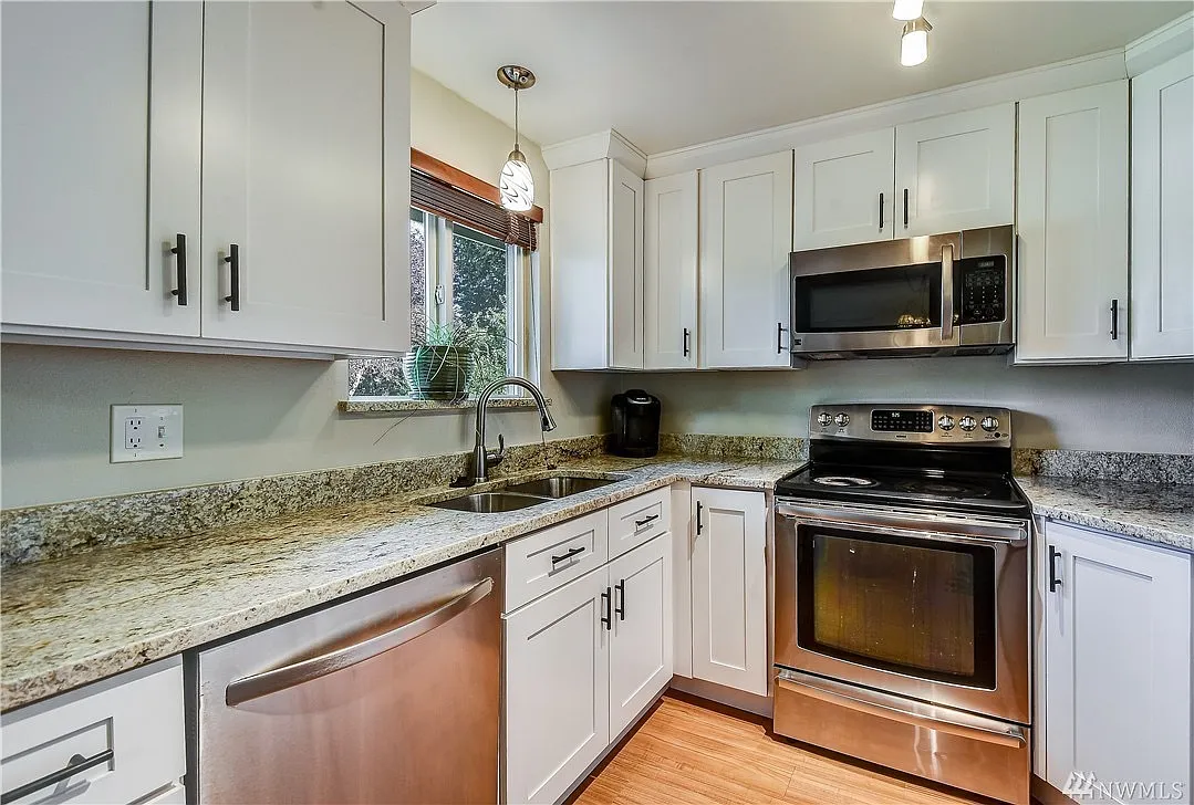 4 bed, 1180 sqft, $3,449 — Photo 4