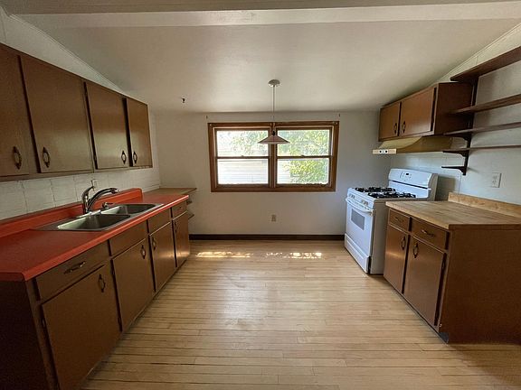 4th image of 2576 S Superior St #A