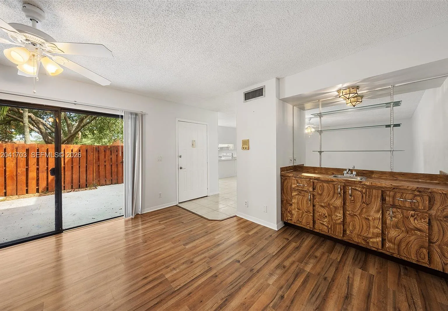 Spanish Wells Condo I — Photo 2