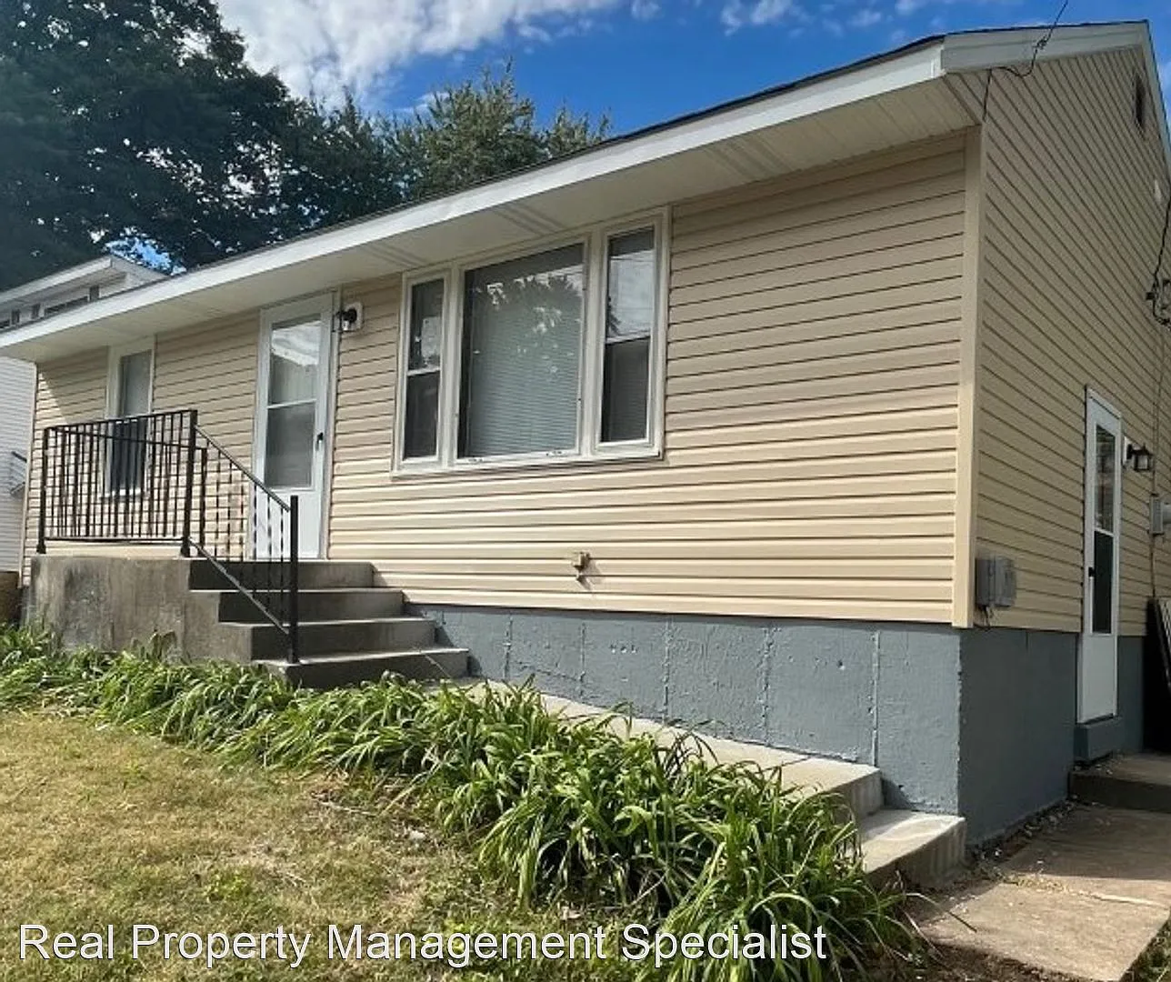 15 Williams Blvd photo 1
