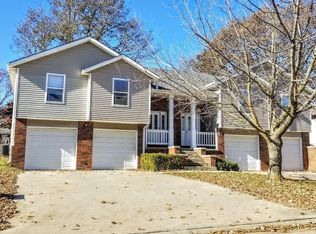 406 Oak Tree Ter APT B, Saint Joseph, MO 64506