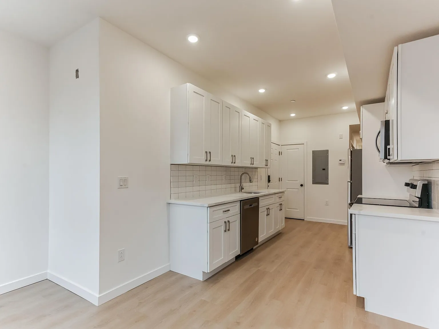2 bed, 750 sqft, $1,600 — Photo 1