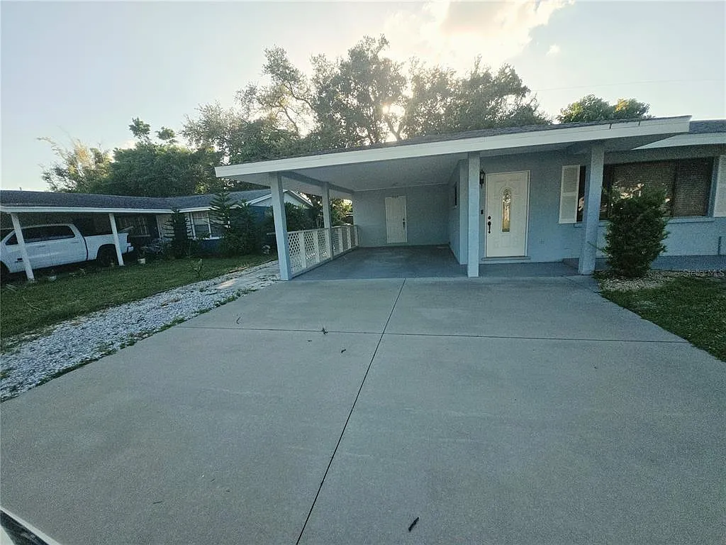 3 bed, 2.0 bath, 1144 sqft, $2,200 — Photo 3