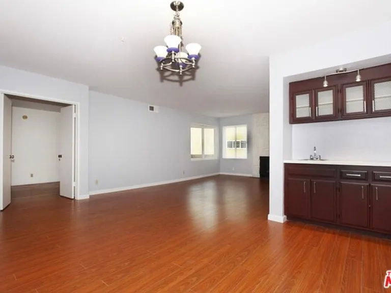 1262 S Barrington Ave #203 — Photo 6