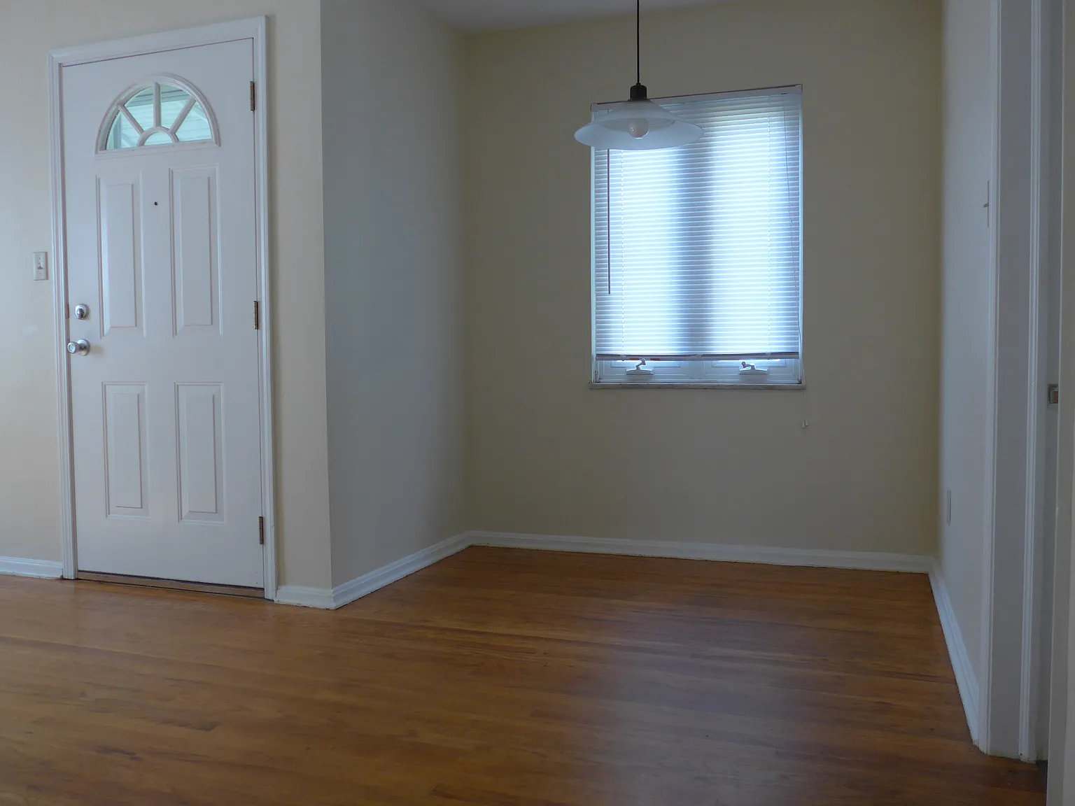 2 bed, 736 sqft, $1,300 — Photo 3