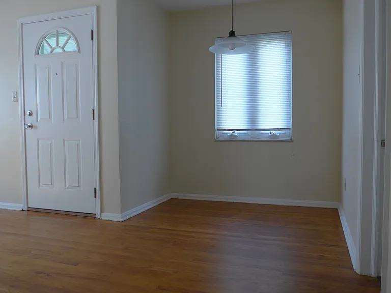 13913 Courtland Ave — Photo 3