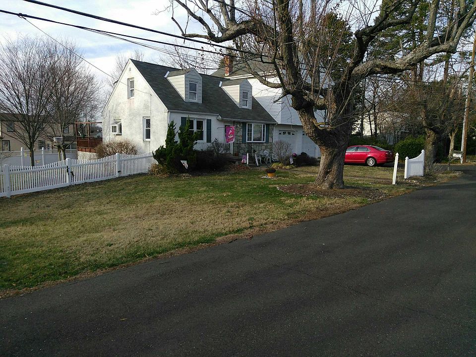 2nd image of 1922 Scott St
